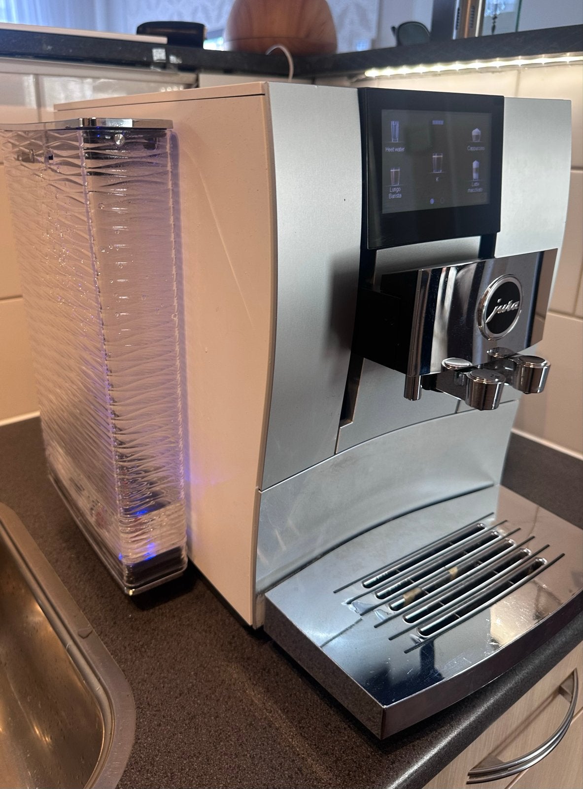 Jura Z10 volautomatische koffiemachine - Zo goed als nieuw, Ophalen, Afneembaar waterreservoir, 10 kopjes of meer, Koffiemachine