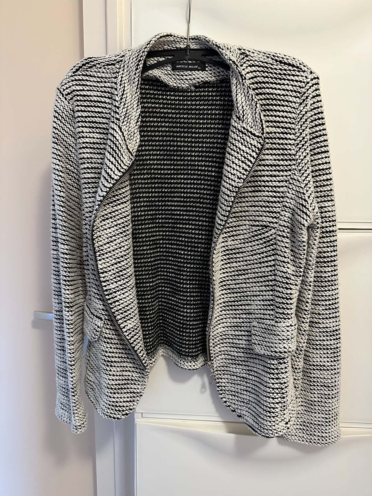 Stijlvol zwart-wit jasje van Angelle Milan, Kleding | Dames, Ophalen of Verzenden, Zo goed als nieuw, Maat 38/40 (M), Zwart