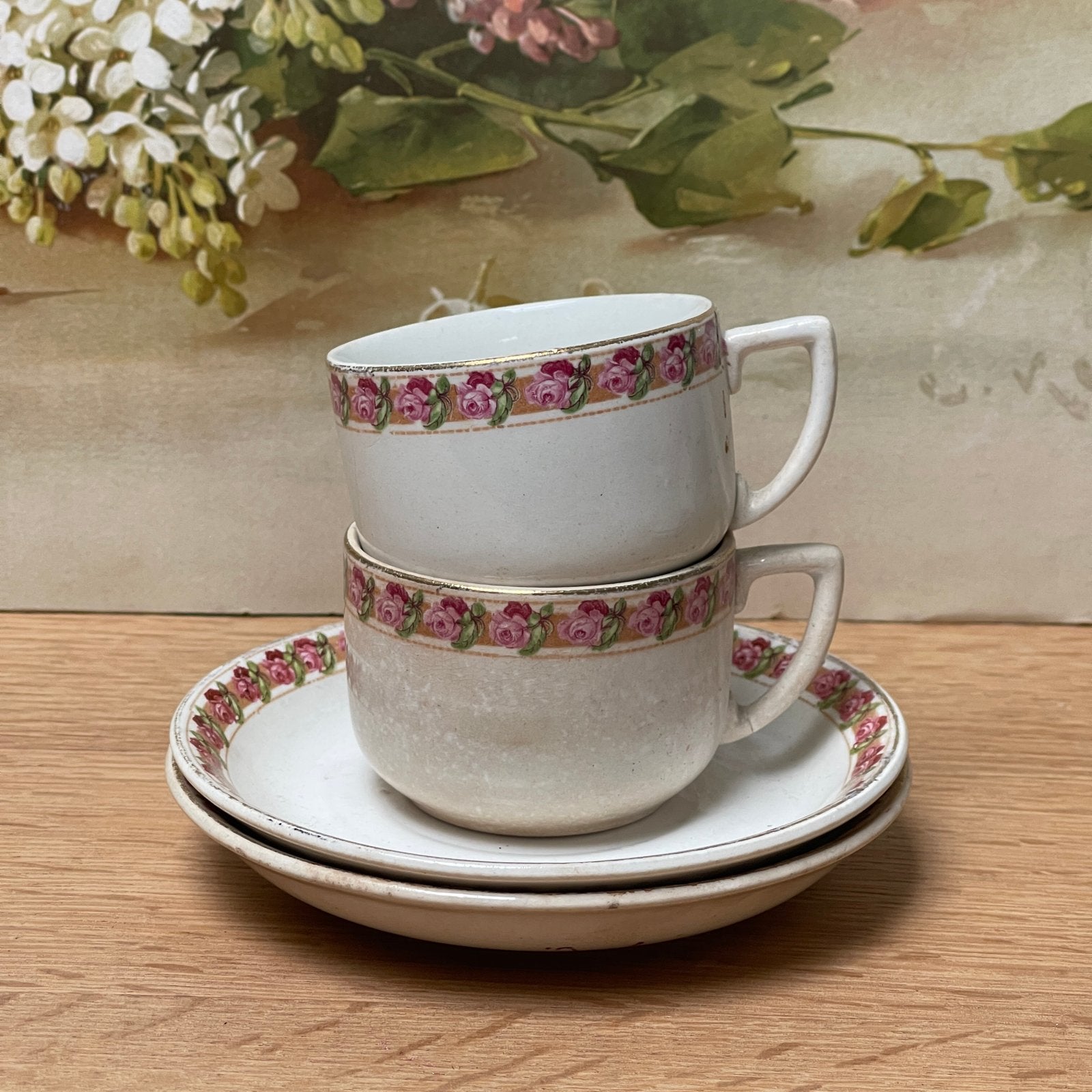 2  brocante Petrus Regout kopjes met schotels • decor 385 0, Verzenden