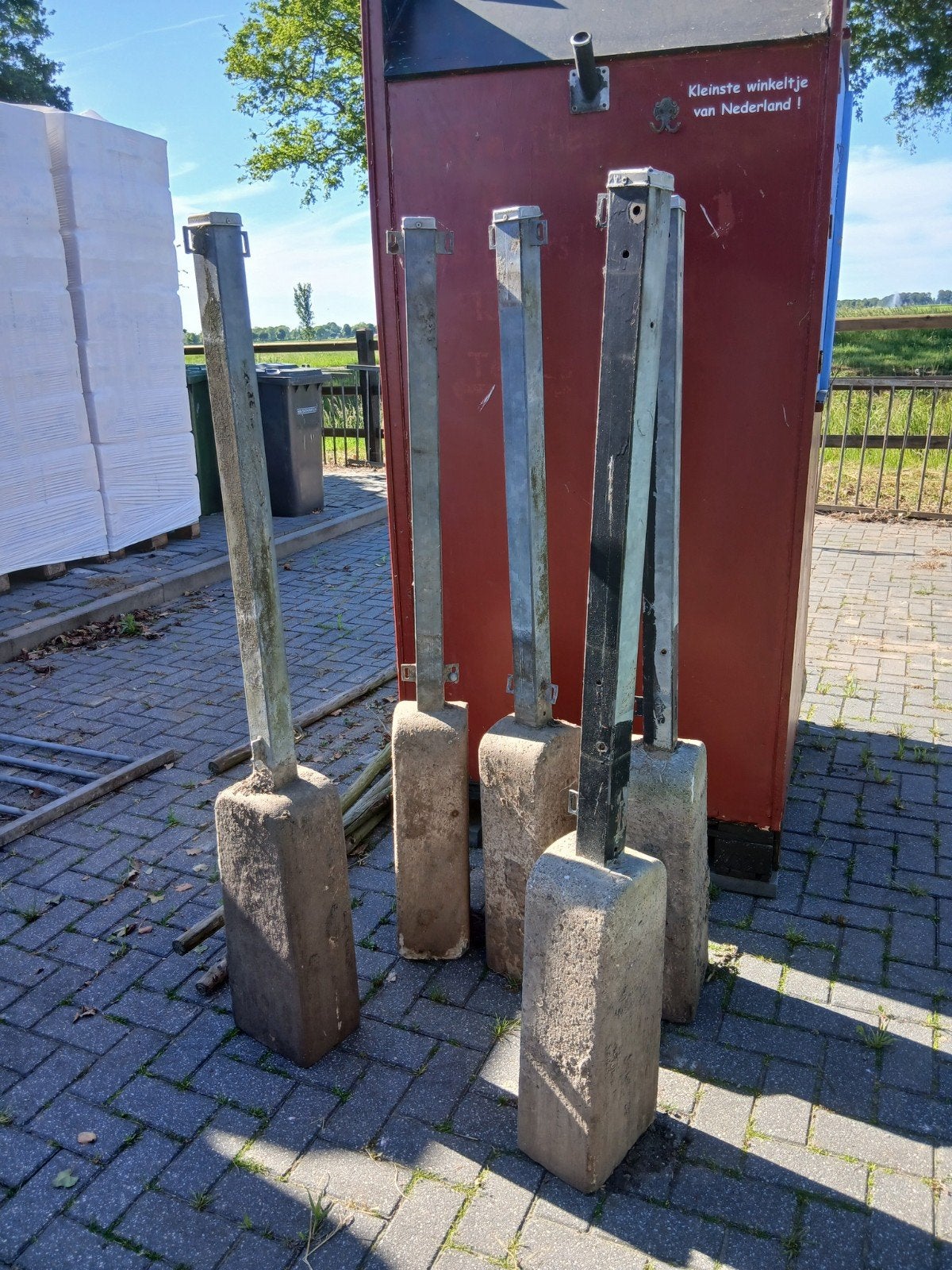 Metalen paal met betonnen voet 5 x, Ophalen