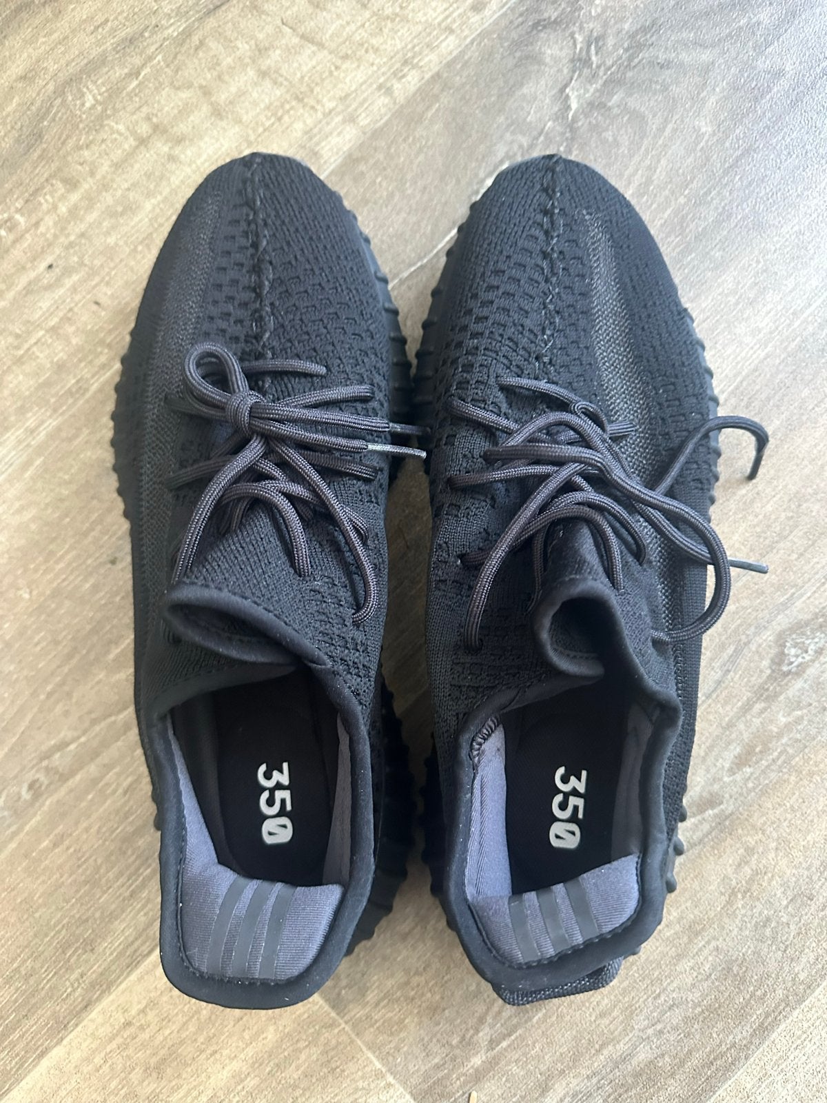 Nieuwe Yeezy Boost 350 V2 Core Black Red - Maat 45, Ophalen of Verzenden, Gedragen, Zwart, Sneakers of Gympen