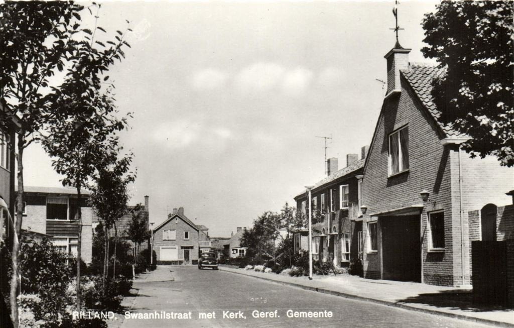Rilland, Swaanhilstraat met Kerk Geref. Gemeente - ongelopen, Ophalen of Verzenden, 1960 tot 1980, Ongelopen, Zeeland