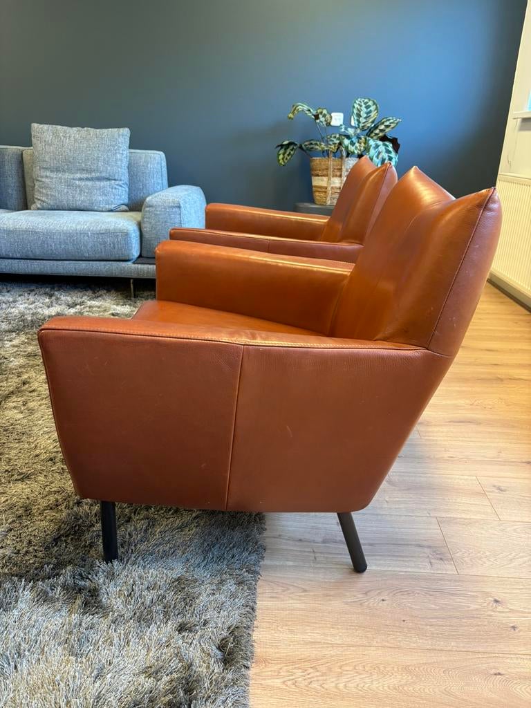 2x Design on stock Toma stoel cognac leder NP € 2.000,- p/st, Twee, Info@micheldethouars.nl, Bruin, Design on stock