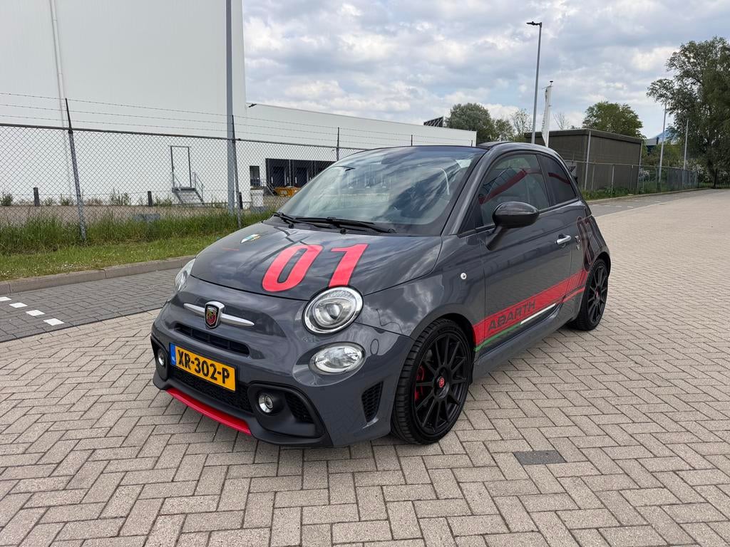 Abarth 695C Yamaha XSR Cabrio 1 of 695 Sabelt / Akra, Voorwielaandrijving, Zwart, 4 cilinders, Leder en Stof