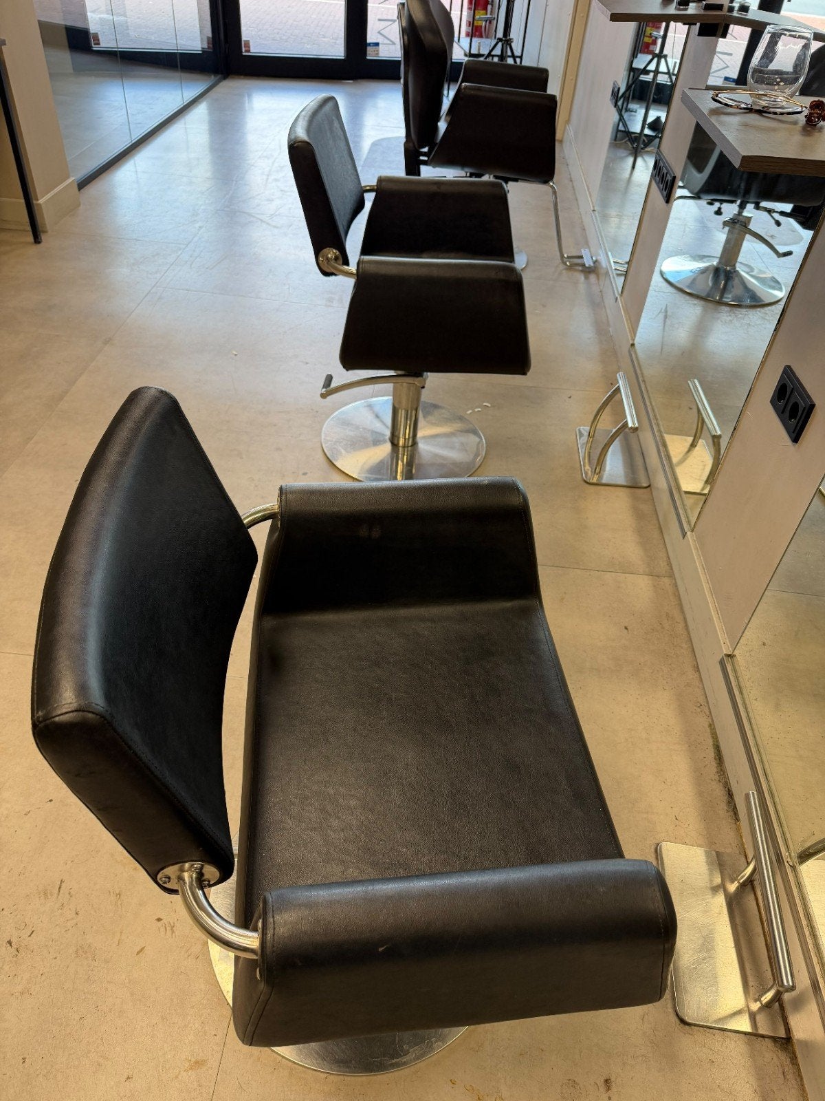 Complete saloninrichting te koop – kappersstoelen, wasunit.., Ophalen, Gebruikt