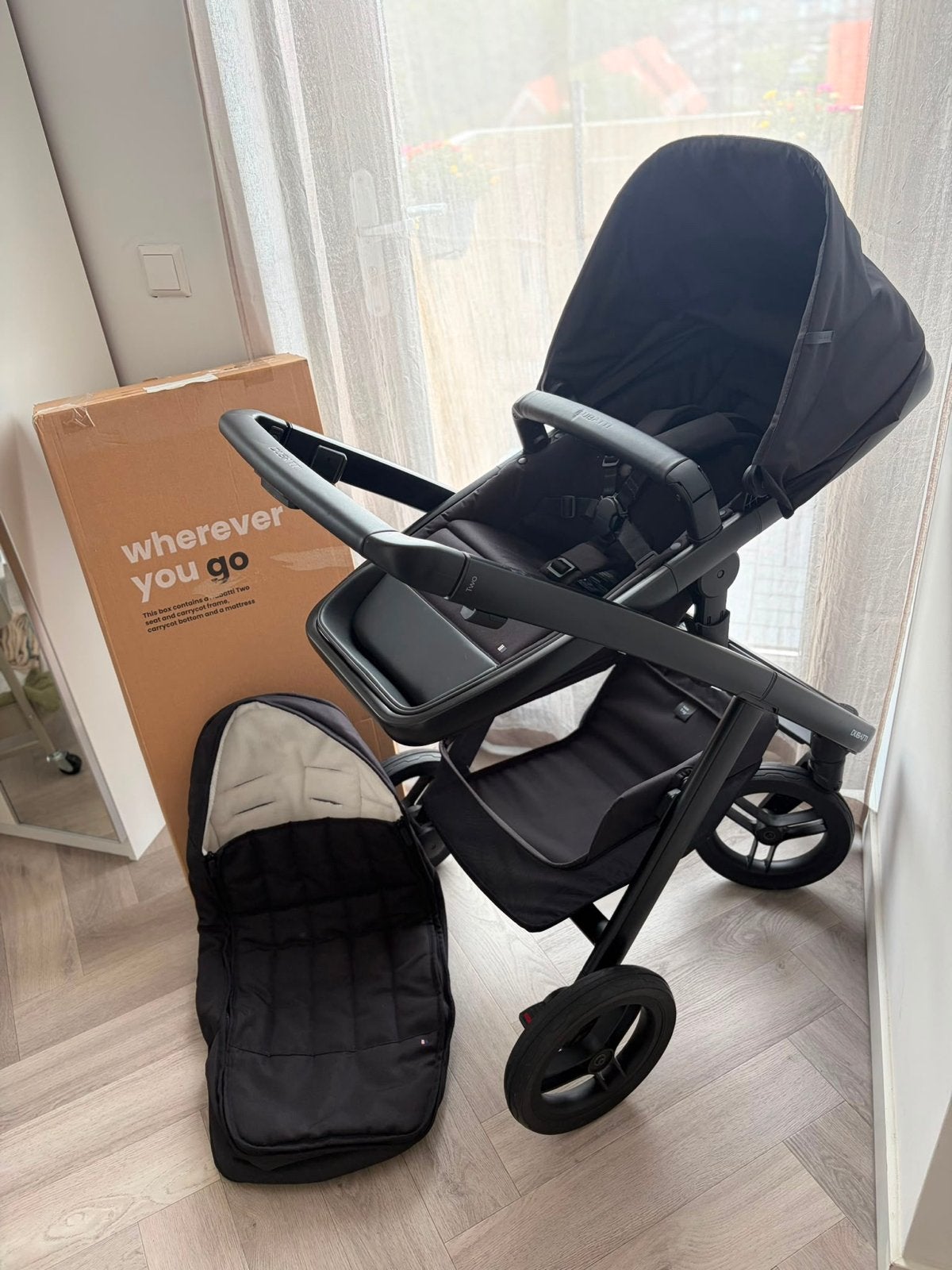 Dubatti Two kinderwagen met reiswieg en voetenzak, Kinderen en Baby's, Kinderwagens en Combinaties, Gebruikt, Combiwagen, Met reiswieg