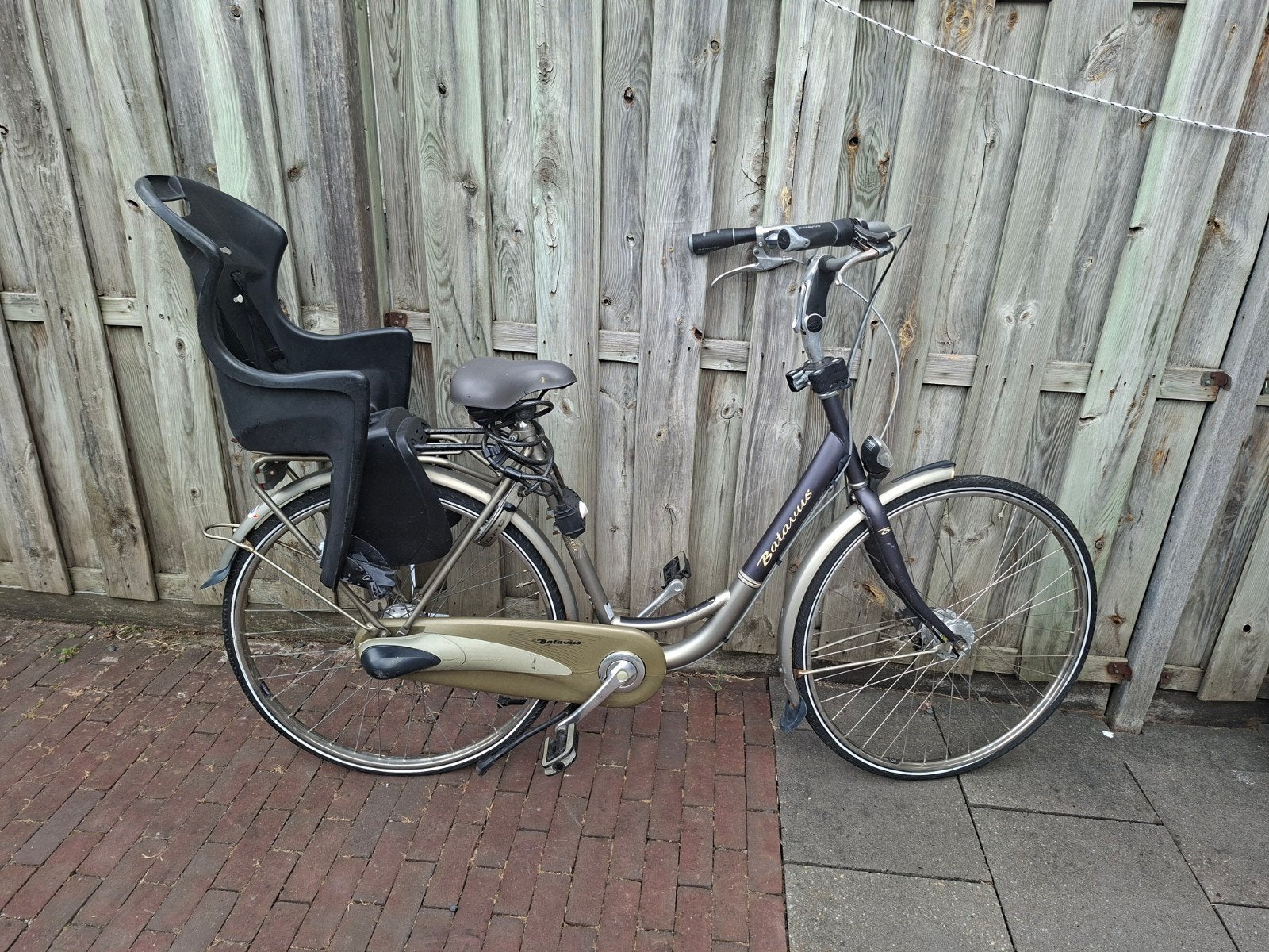 Batavus damesfiets met kinderzitje, Gebruikt, Velgrem, Batavus, Versnellingen