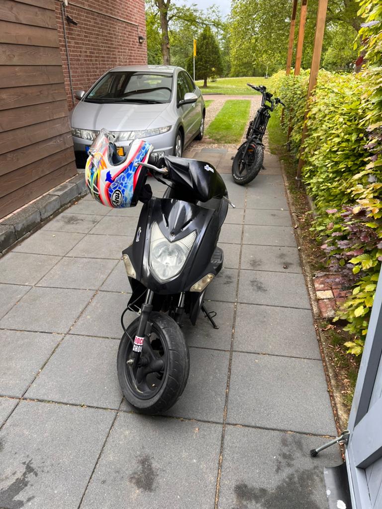 Kymco agility 80cc, Fietsen en Brommers, Ophalen, Zo goed als nieuw, Benzine