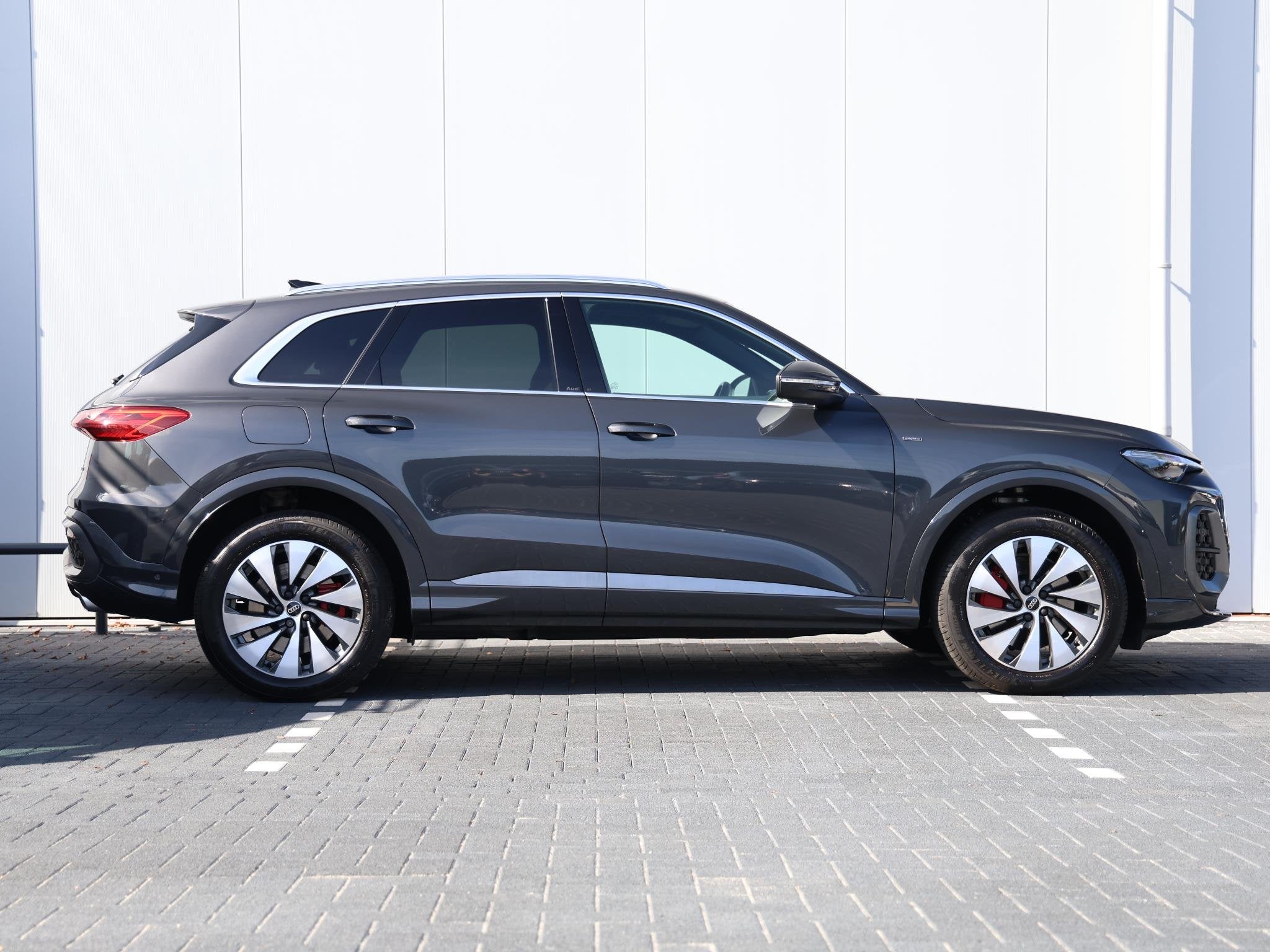 Audi Q5 2.0 TFSI e-hybrid quattro S edition Competition 367p, Auto's, Gebruikt, 4 cilinders, 150 min, Bedrijf