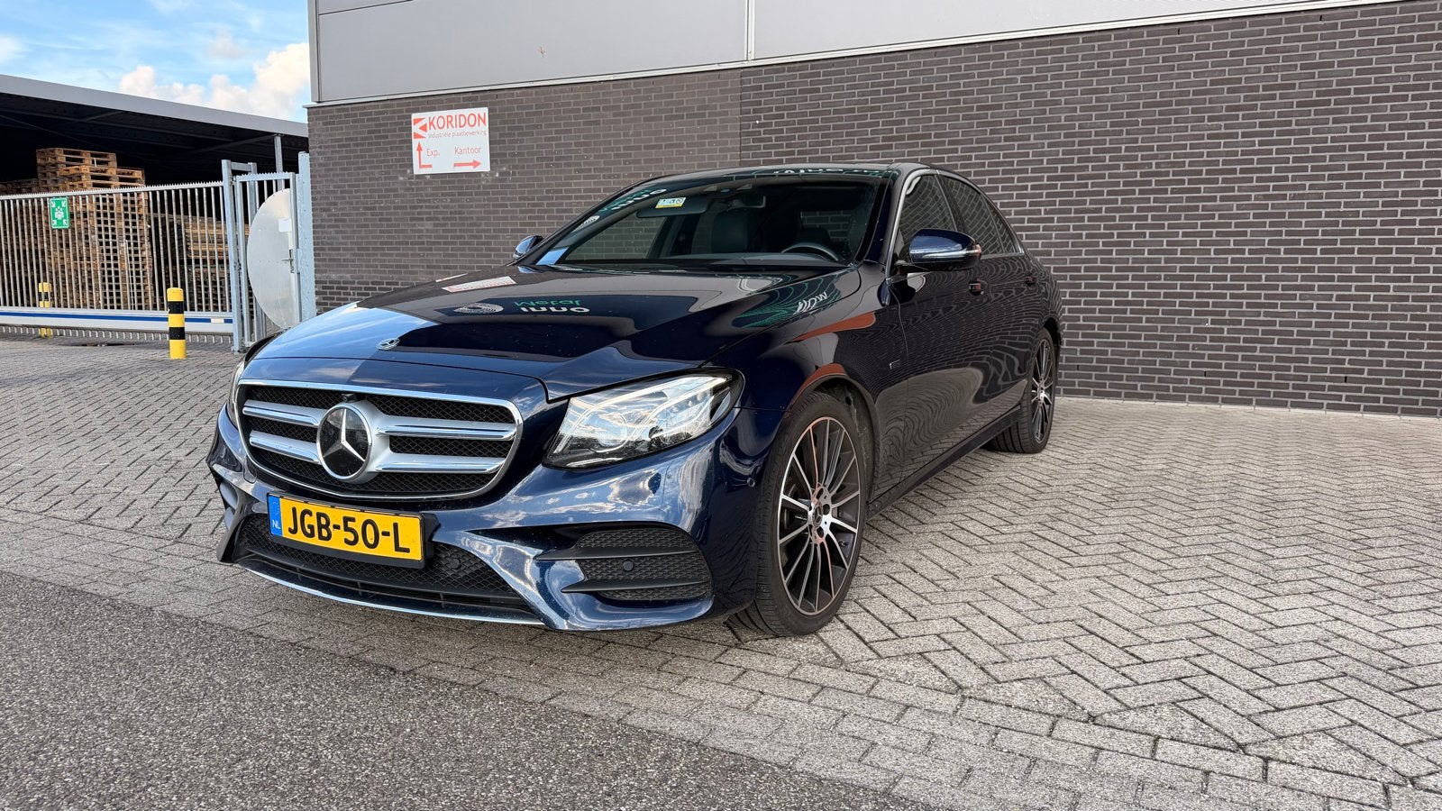 Mercedes-Benz E-Klasse E300 e 333pk 9G-TRONIC 2020 Blauw, Automaat, Achterwielaandrijving, Zwart, 1905 kg