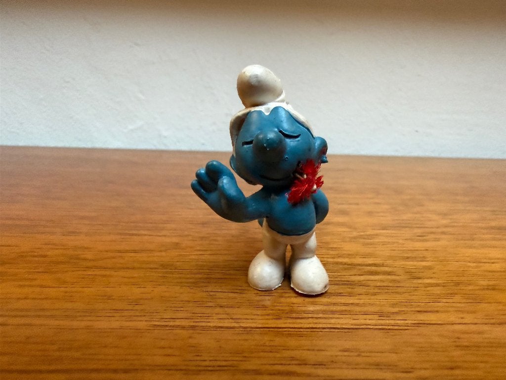 Smurf met bloem (van stof) in mond, Verzamelen, Ophalen of Verzenden, Gebruikt, Overige Smurfen, Poppetje, Figuurtje of Knuffel