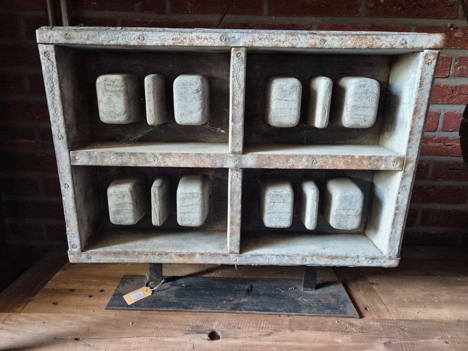 Unieke decoratieve mal op standaard - Nieuw!!, Hout, Www.vrumdwonen.nl, Het Logement 9, Ophalen of Verzenden