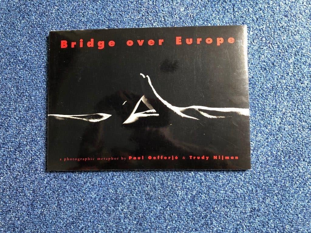 Bridge over Europe - Paul Gaffori & Trudy Nijman, Ophalen of Verzenden, Zo goed als nieuw, Overige onderwerpen, Paul Gaffori & Trudy Nijman