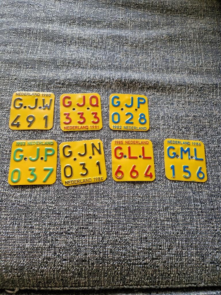 Set van 7 Nederlandse brommer kentekenplaten (jaren '80), Fietsen en Brommers, Ophalen of Verzenden, Gebruikt