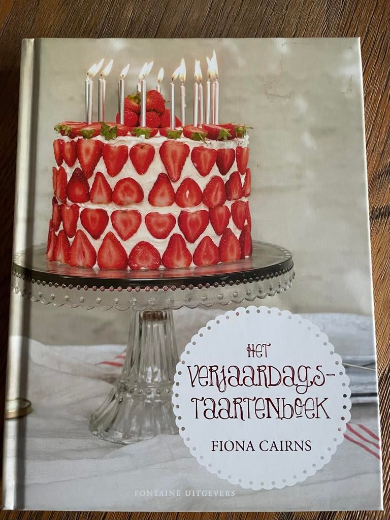 Het Verjaardags-Taartenboek - Fiona Cairns, Ophalen of Verzenden, Zo goed als nieuw, Overige gebieden, Taart, Gebak en Desserts