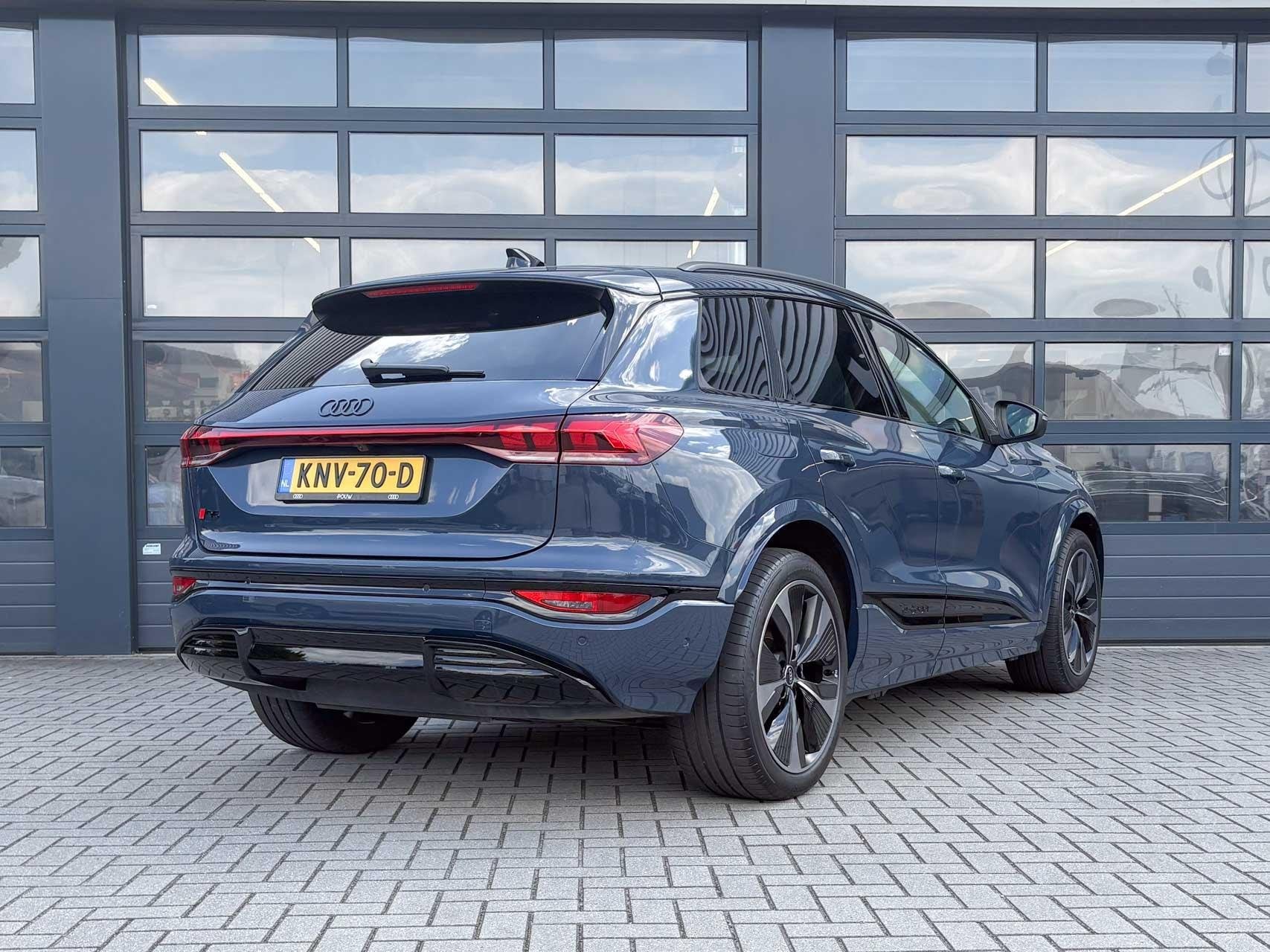 Audi Q6 e-tron quattro 388pk S edition 100 kWh | Trekhaak We, Auto's, Automaat, 12 maanden, Gebruikt, Blauw
