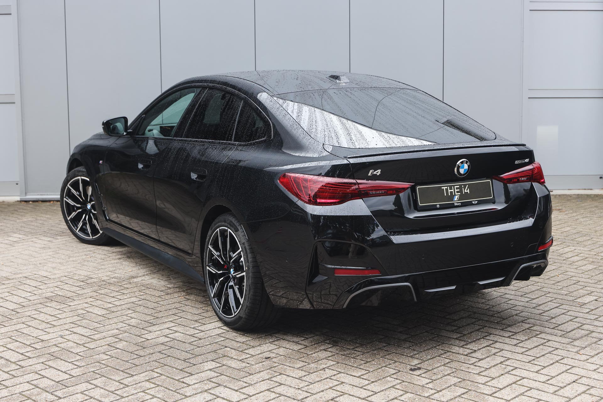 BMW i4 eDrive40 M Sport / Achteruitrijcamera / Adaptieve LED, Dealer onderhouden, Achterwielaandrijving, Zwart, 2020 kg