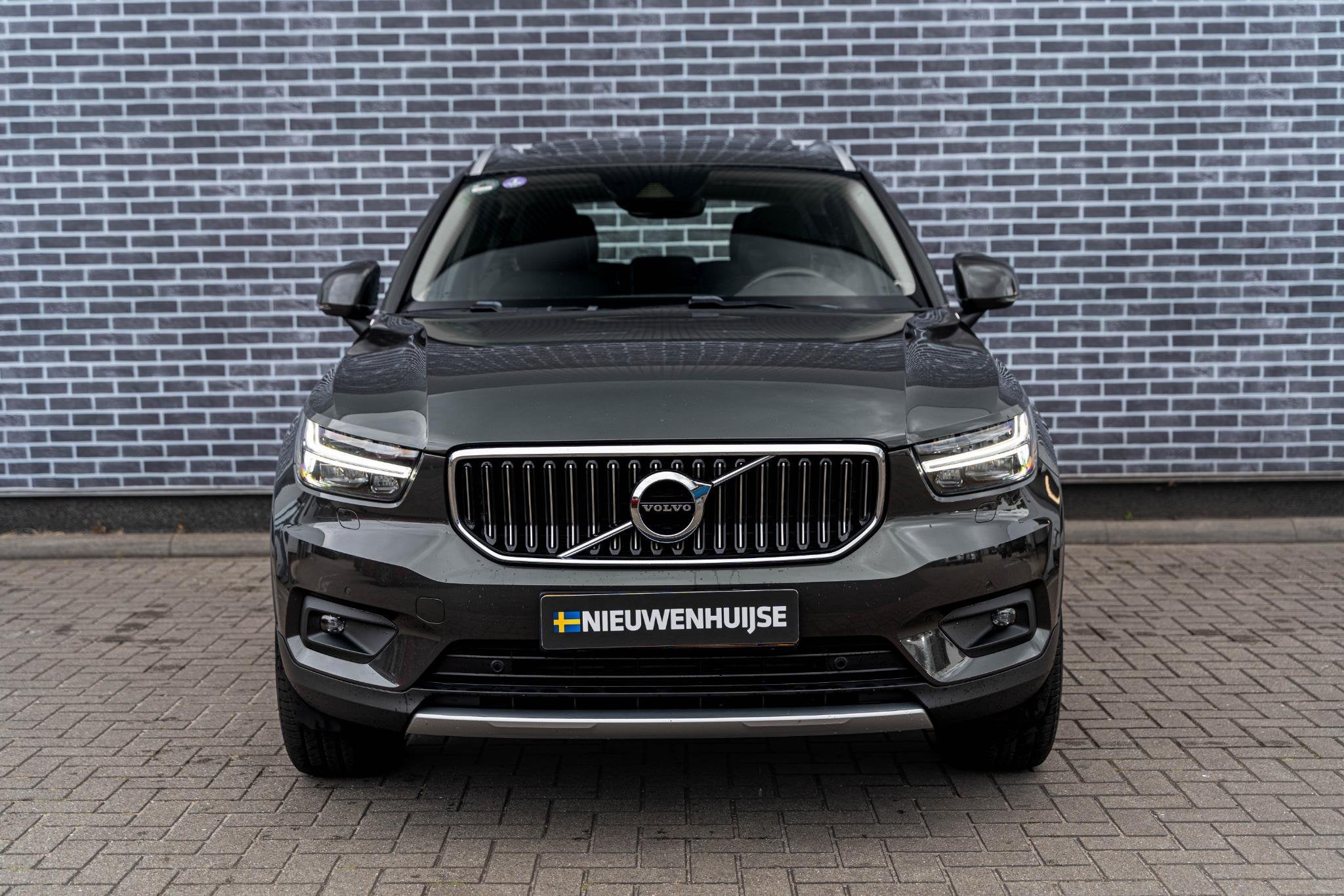Volvo XC40 2.0 T4 Inscription | Trekhaak | Panoramadak | Ach, 15 km/l, Euro 6, 93 €/maand, SUV of Terreinwagen