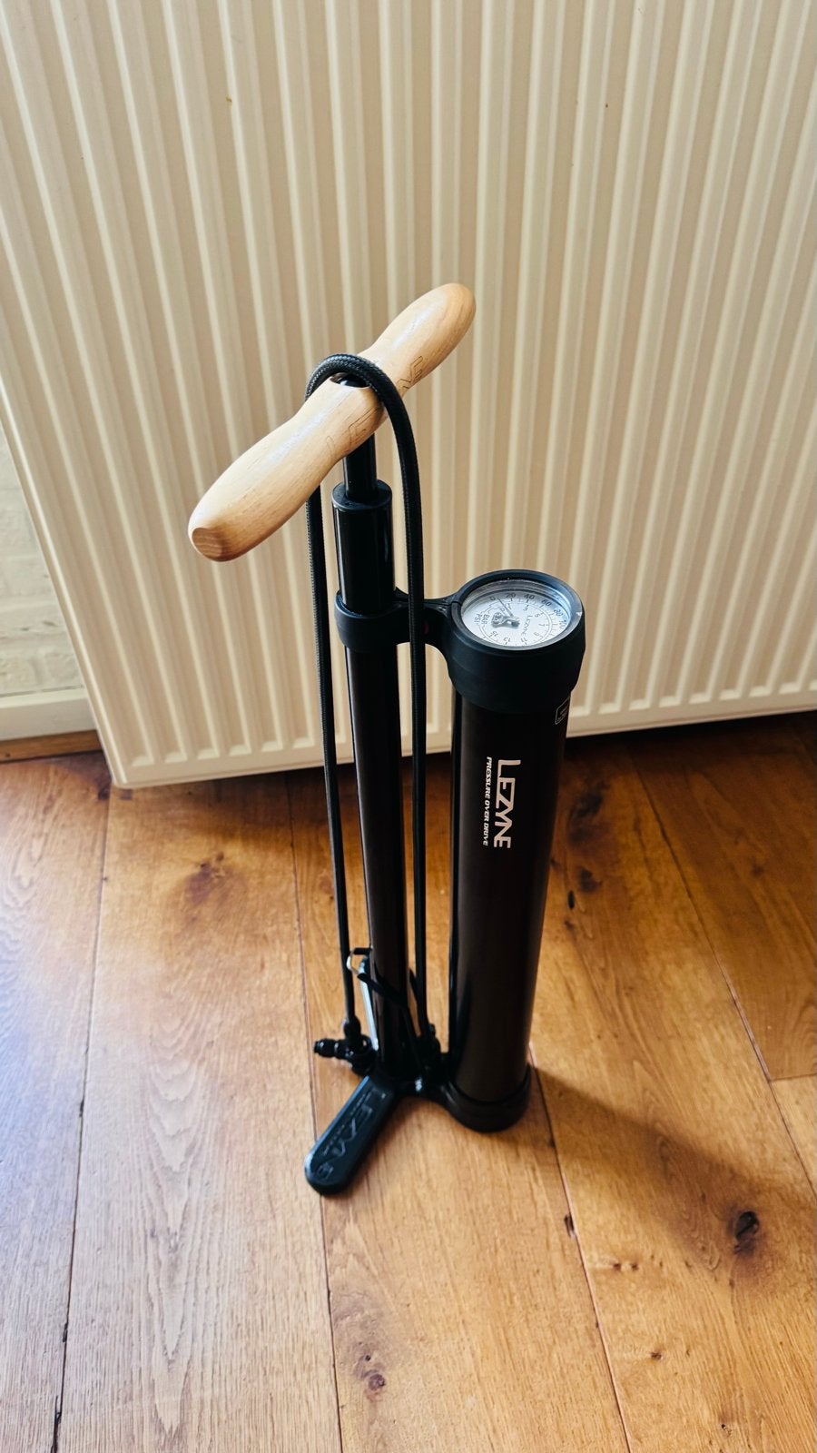 Lezyne Pressure Overdrive Vloerpomp voor Tubeless Banden, Ophalen of Verzenden, Drukmeter, Zo goed als nieuw