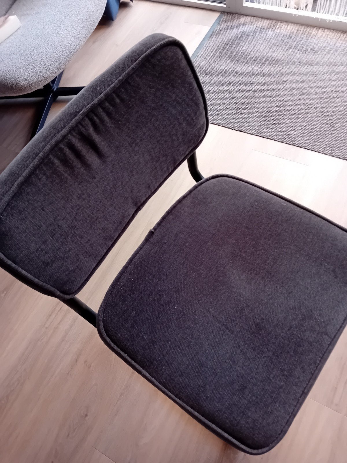 4 grijze  eetkamerstoelen, Huis en Inrichting, Stoelen, Ophalen of Verzenden, Gebruikt, Grijs
