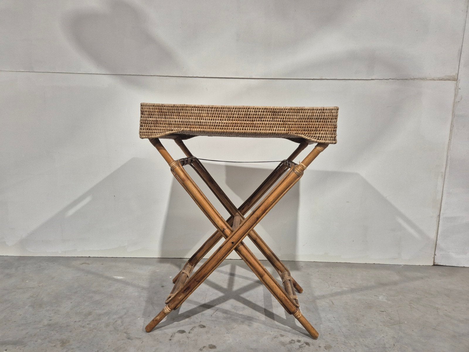Vintage rotan butler tafel opklapbaar., 50 tot 100 cm, Onbekend, Ophalen of Verzenden, Onbekend