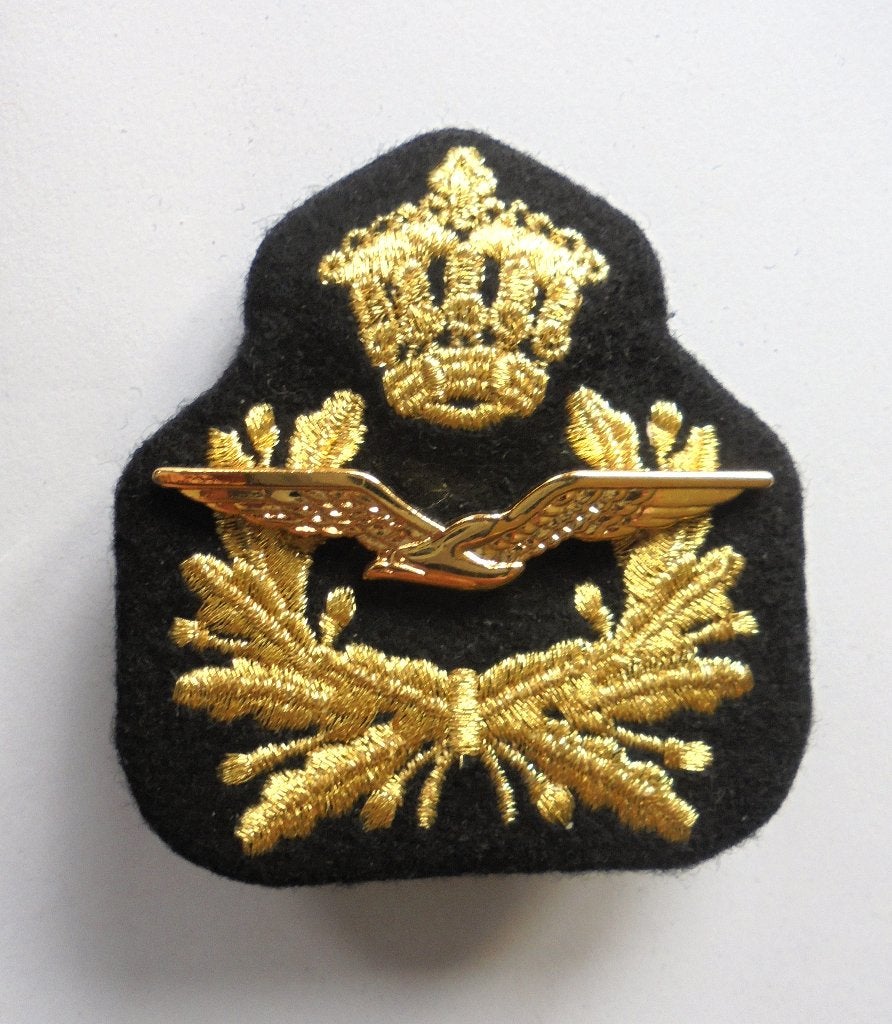 Pet en baret embleem goud geborduurd officier Kon Luchtmacht, Verzamelen, Ophalen of Verzenden, Luchtmacht, Nederland, Embleem of Badge