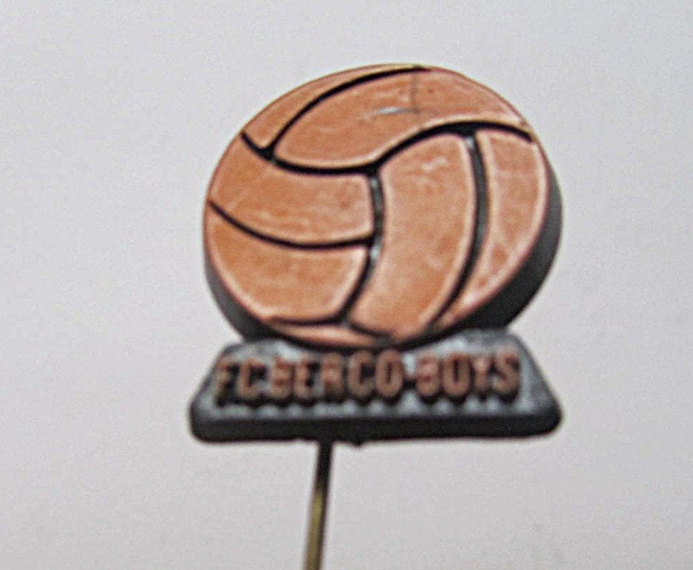 speld  F.C.BERCO BOYS    oranje   voetbalclub, Ophalen of Verzenden, Gebruikt, Sport