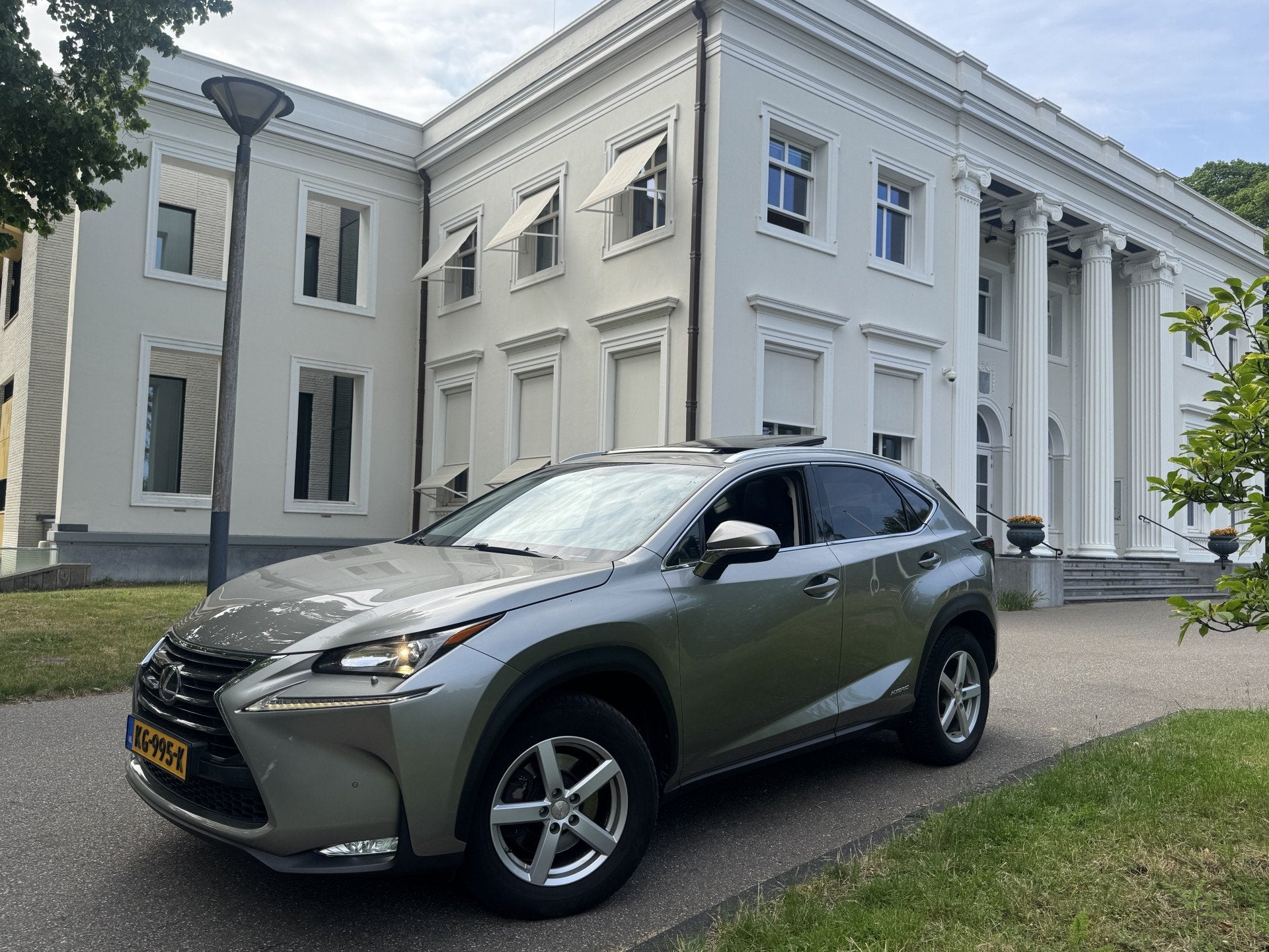 Lexus NX 300h AWD HYBRID 1:20 ! 1E EIG ! VAKANTIEKLAAR, Auto's, Lexus, Automaat, Gebruikt, Euro 6, 1760 kg