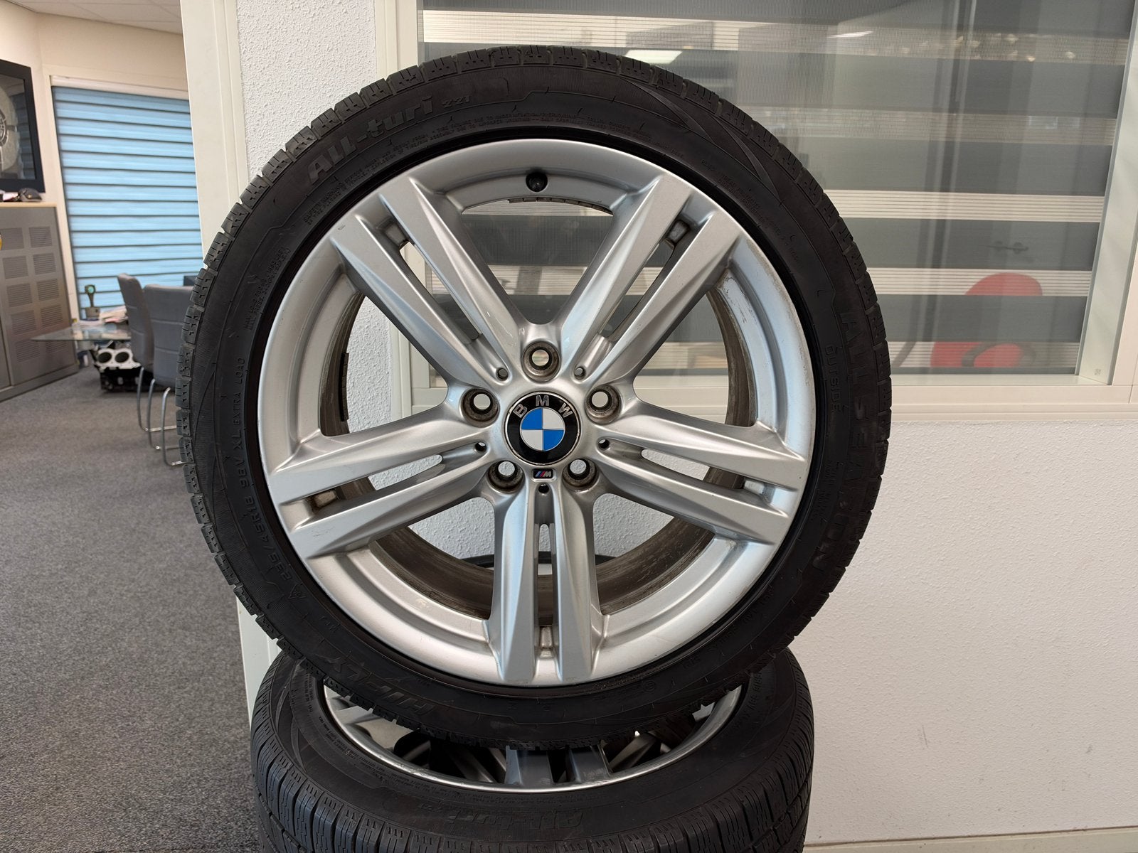 OEM 18” Style 386M Styling 386 met All Seasons ! E46 E90 E87, Auto-onderdelen, 18 inch, Gebruikt, Banden en Velgen, Ophalen of Verzenden