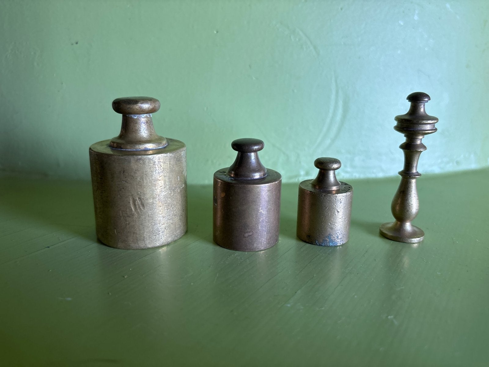 Antieke messing gewichten en zegel, Ophalen of Verzenden