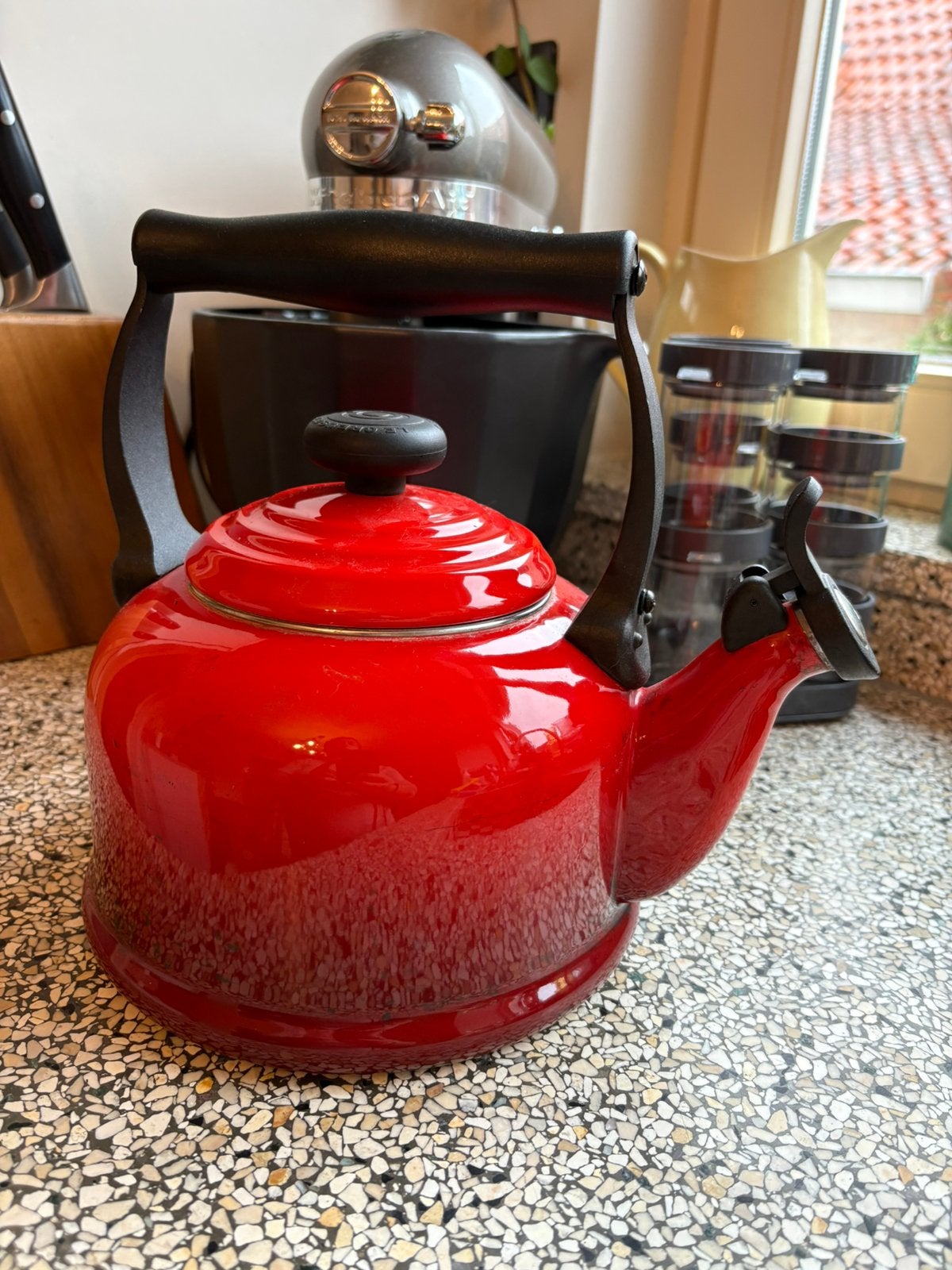 Le  Creuset fluitketel met beschadiging, Huis en Inrichting, Ophalen, Gebruikt, Overige typen, Emaille