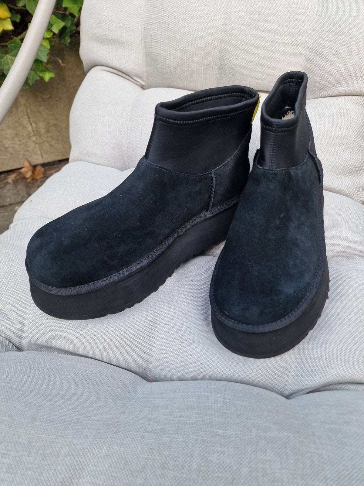 UGG Classic Dipper in black - Maat 42, UGG, Zwart, Nieuw, Ophalen of Verzenden
