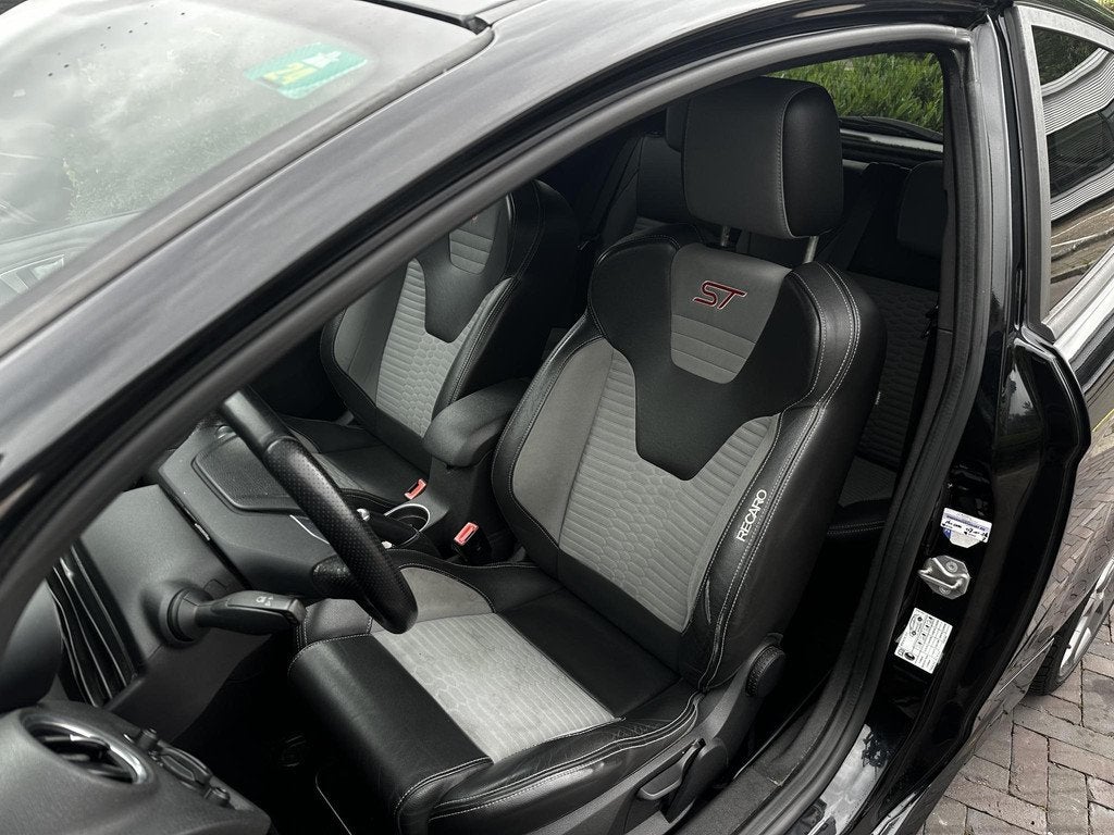 Ford Fiesta 1.6 ST2 Recaro Stoelverwarming Airco, Voorwielaandrijving, 1596 cc, 1063 kg, Gebruikt