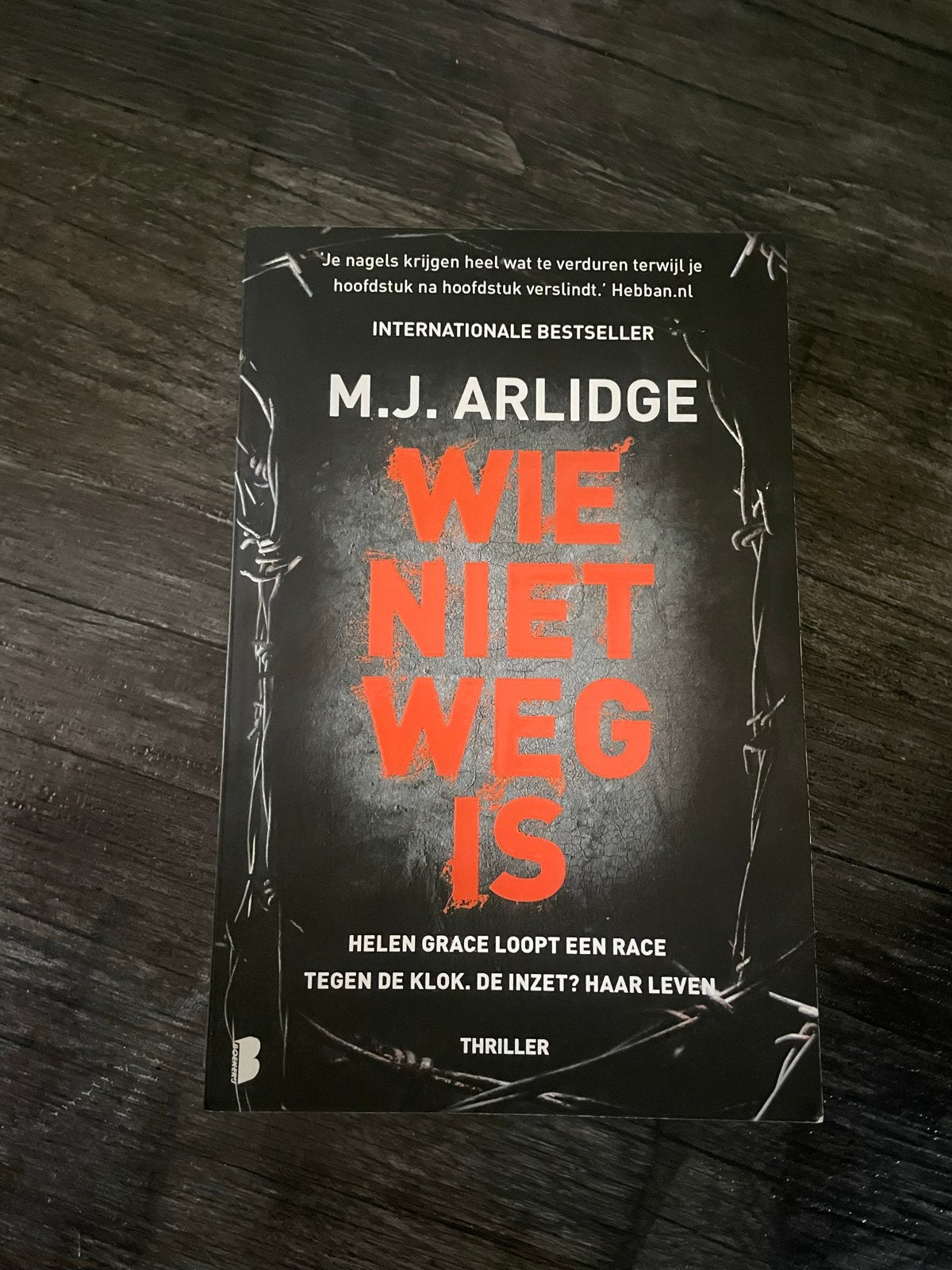 M.J. Arlidge - Wie niet weg is (Thriller), Ophalen of Verzenden, Zo goed als nieuw, Wereld overig