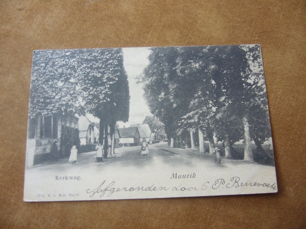MAURIK  =  KERKWEG   BRIEFKAART  1902, Verzamelen, Ophalen of Verzenden, Voor 1920, Gelopen, Gelderland