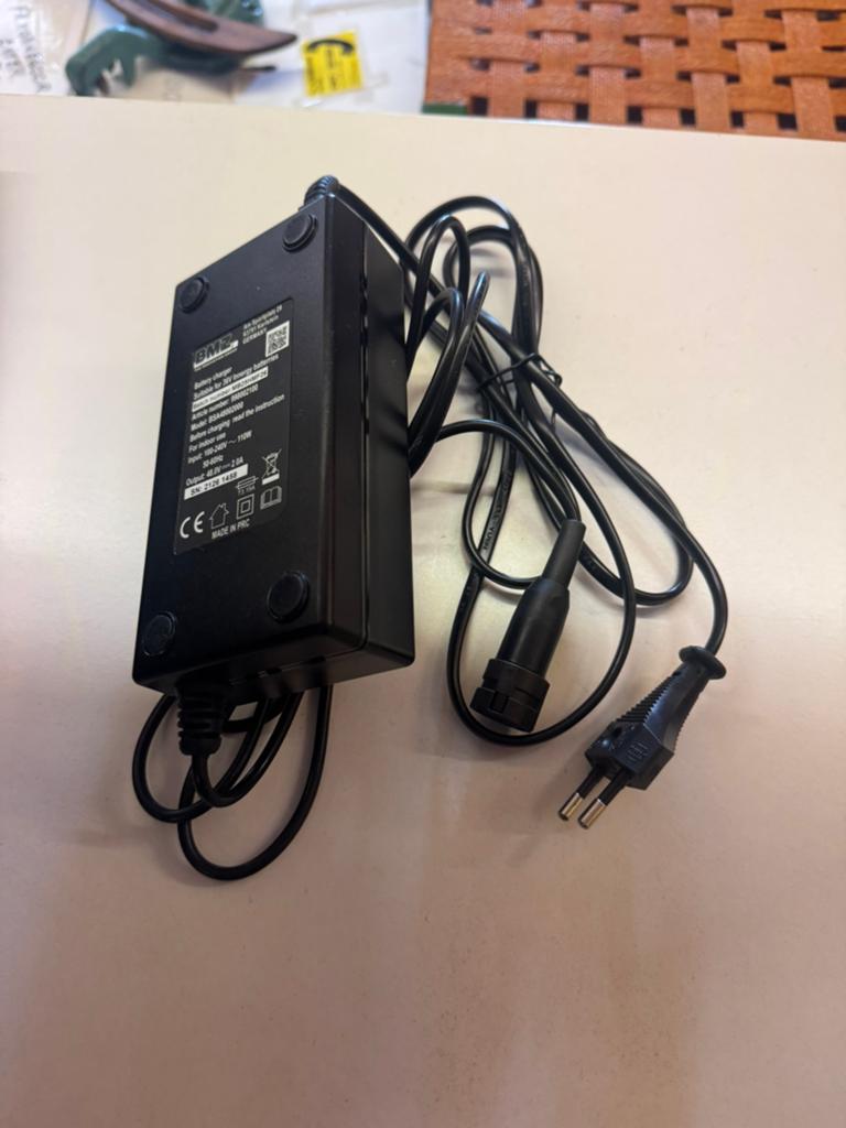 Fietsoplader gazelle Innergy model (Nr: 2220), Audio, Tv en Foto, Opladers, Ophalen, Zo goed als nieuw