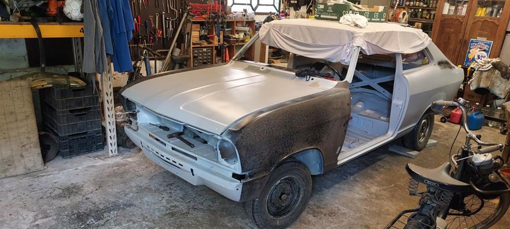 2 x Opel Kadett B Carrosserie - Restauratieproject, Particulier, Te koop