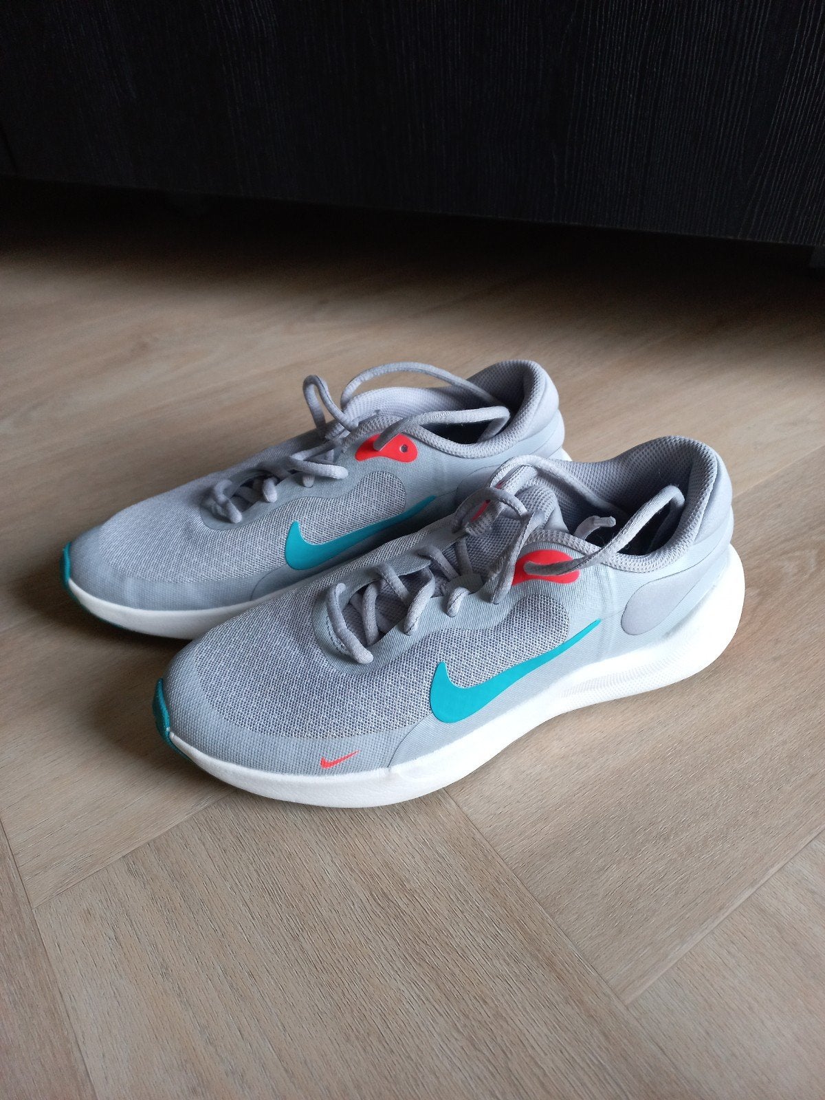 Nike sneaker maat 37,5 kleur grijs, Ophalen of Verzenden, Zo goed als nieuw, Nike, Jongen of Meisje