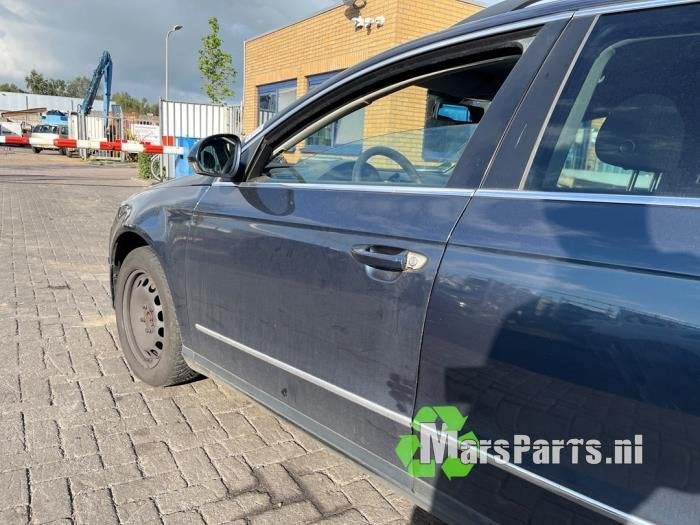 Portier 4Deurs links-voor van een Volkswagen Passat (LC5F), Gebruikt, -, -, Ophalen of Verzenden