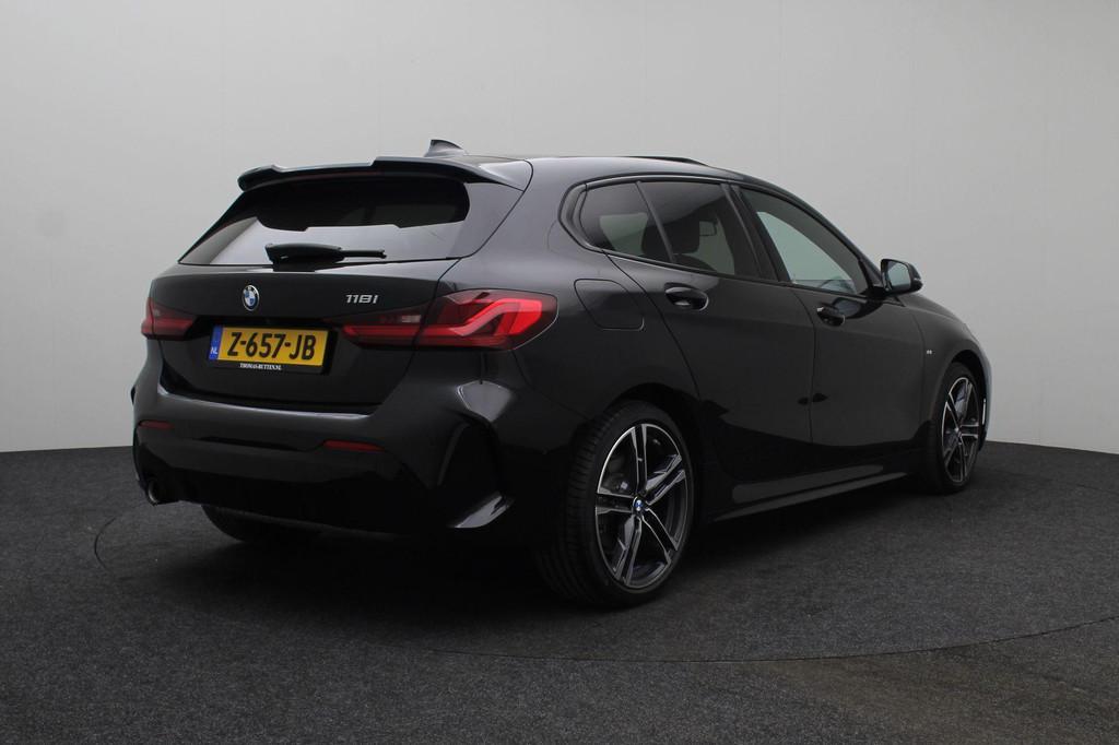 BMW 1-serie 118i 2024 | M Sport Pro Pack | Schuifkantel Dak, Auto's, BMW, 136 pk, Gebruikt, Leder en Stof, Zwart