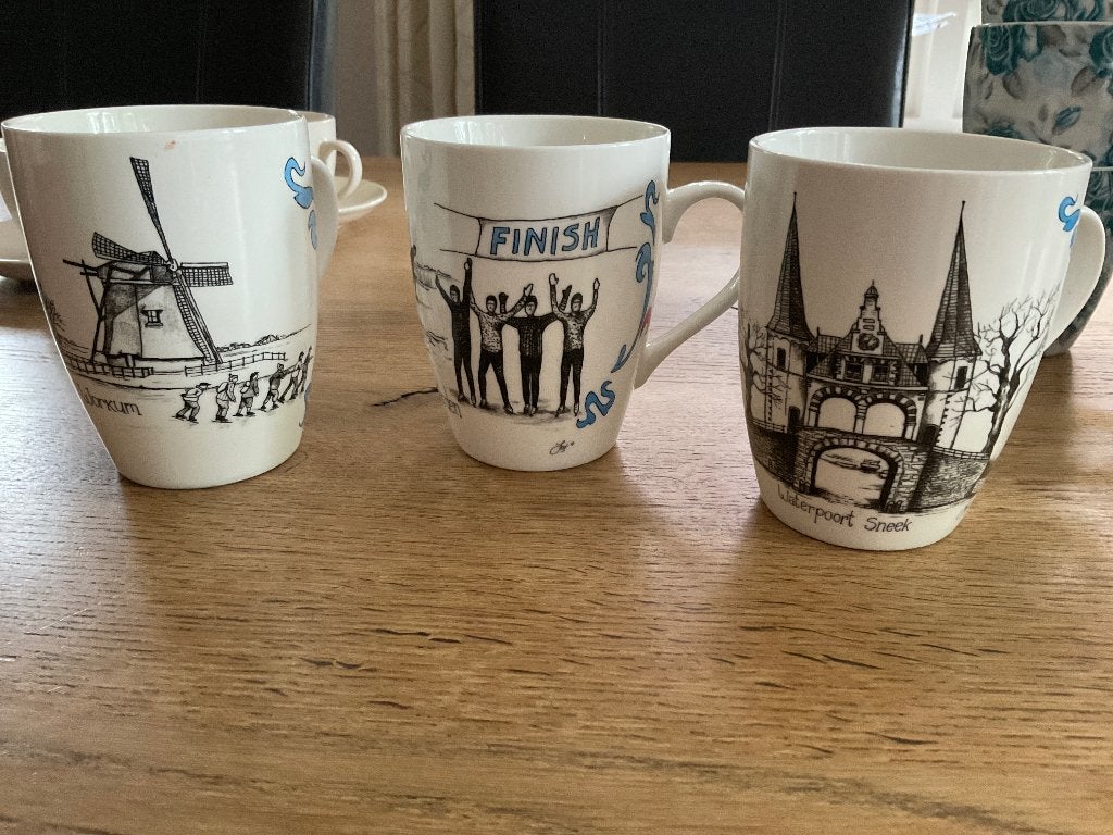 Mokken, Ophalen of Verzenden, Aardewerk, Overige stijlen, Kop(pen) en/of Schotel(s)