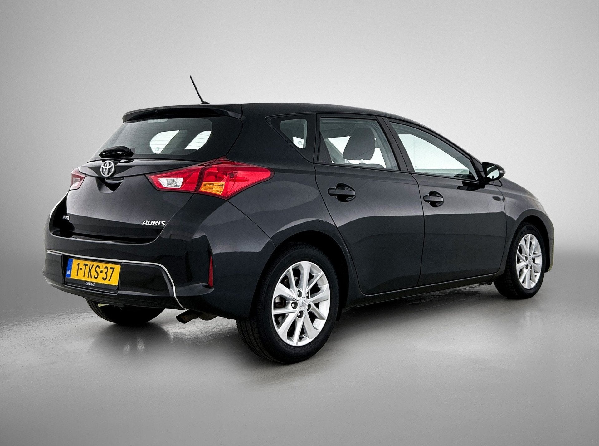 Toyota Auris 1.3 Now | NL dealeronderhouden | (bj 2014), Auto's, Voorwielaandrijving, Gebruikt, Zwart, 4 cilinders