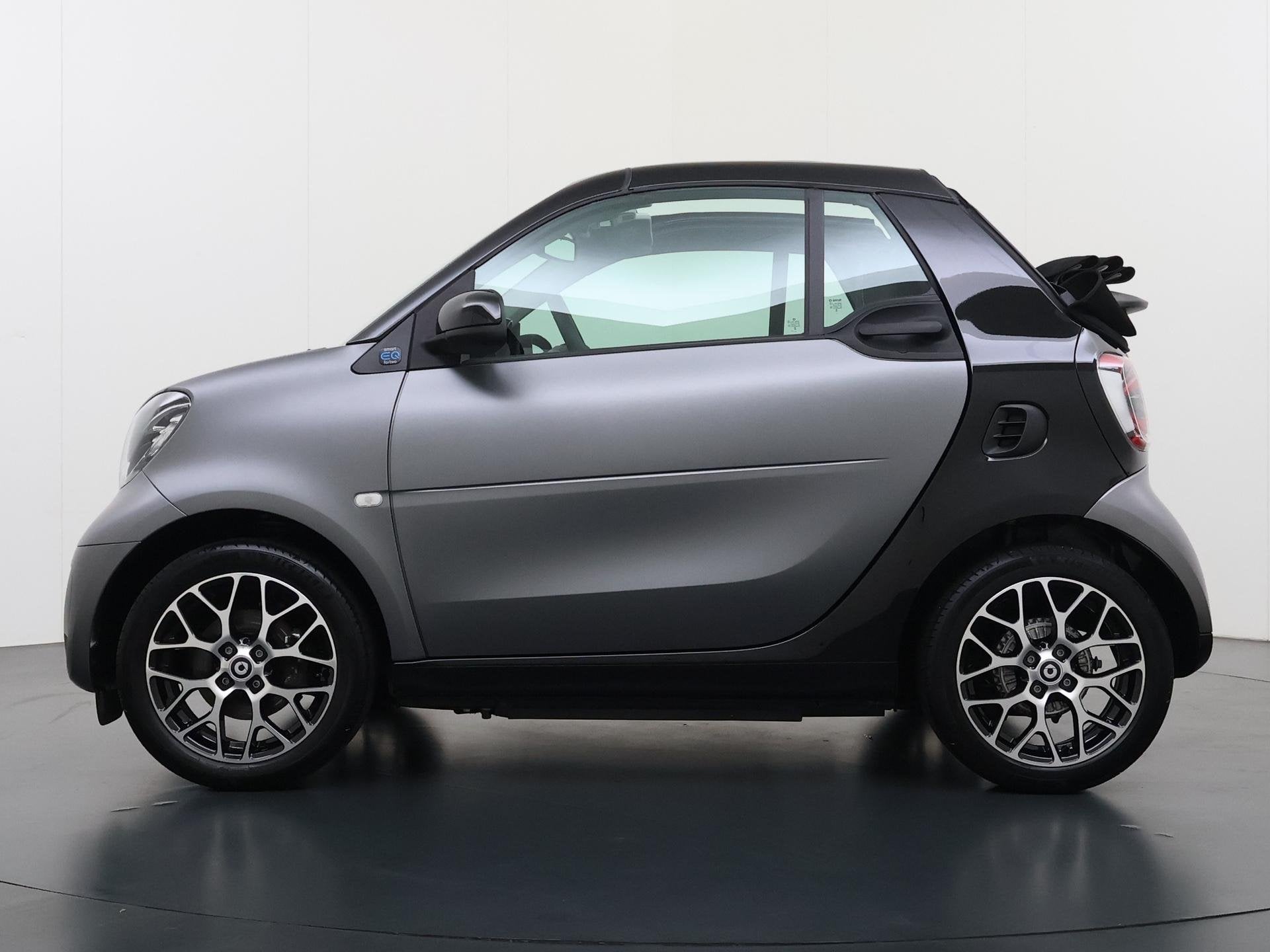 Smart fortwo cabrio EQ Comfort PLUS 18 kWh | Cabrio | Stoelv, Auto's, Smart, Automaat, 1025 kg, Gebruikt, Cabriolet
