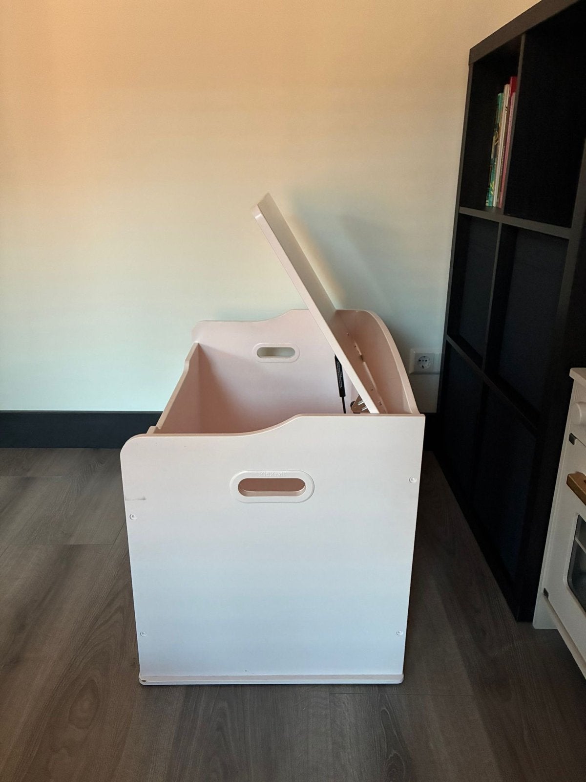 Roze speelgoedkist met deksel - Hoogte 50cm, Ophalen, Gebruikt, Meisje