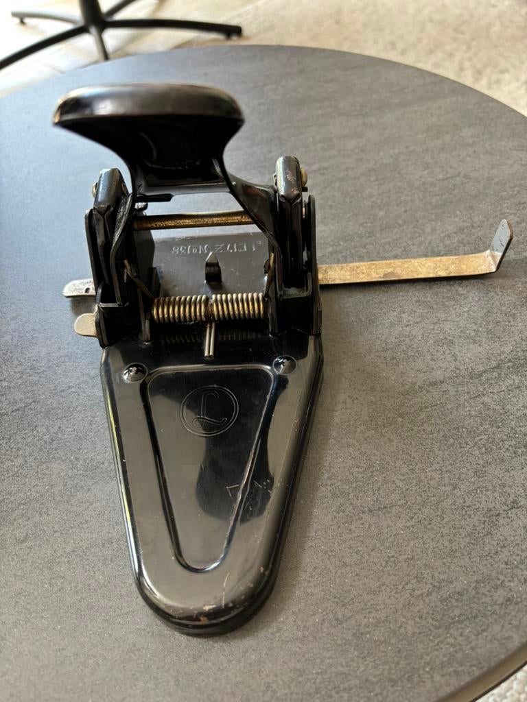 Leitz perforator, Antiek jaren 50, Nummer 138, Antiek en Kunst, Ophalen of Verzenden