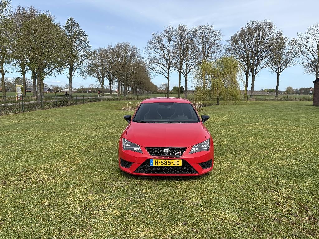 TE KOOP: Seat Leon 2.0 TSI 206KW/280PK Dsg-6 2014 Rood, Auto's, Seat, Particulier, Leon, Benzine, D, Hatchback, Automaat, Geïmporteerd