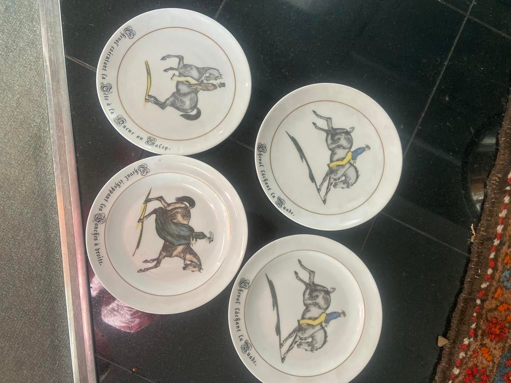 4 Porseleinen Bordjes Porcelaine d'Auteuil Parijs Frankrijk, Ophalen of Verzenden