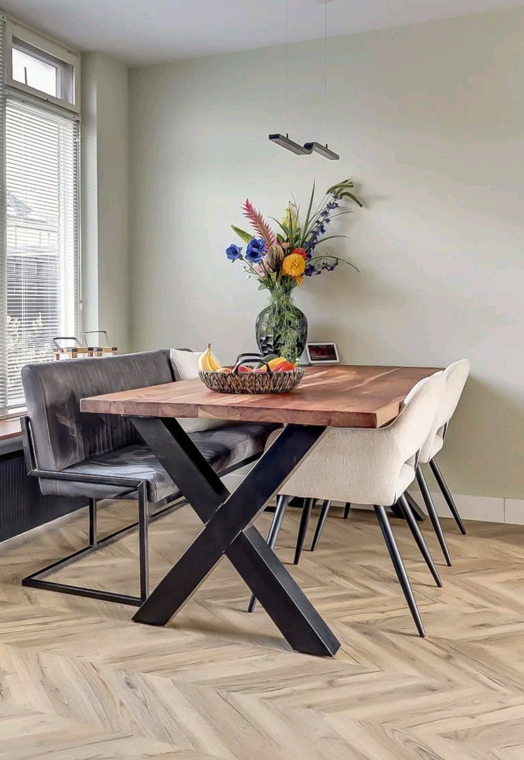 Massief houten eettafel met metalen onderstel, Ophalen, 200 cm of meer, 50 tot 100 cm, Zo goed als nieuw
