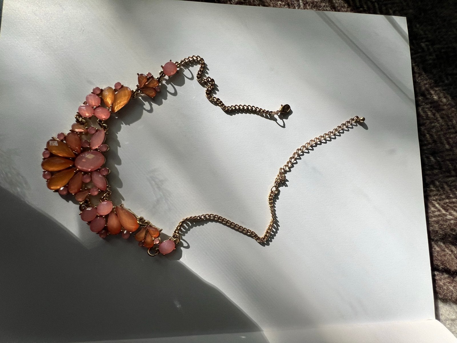 Statement ketting met roze en oranje stenen, Ophalen of Verzenden, Zo goed als nieuw, Roze, Overige materialen