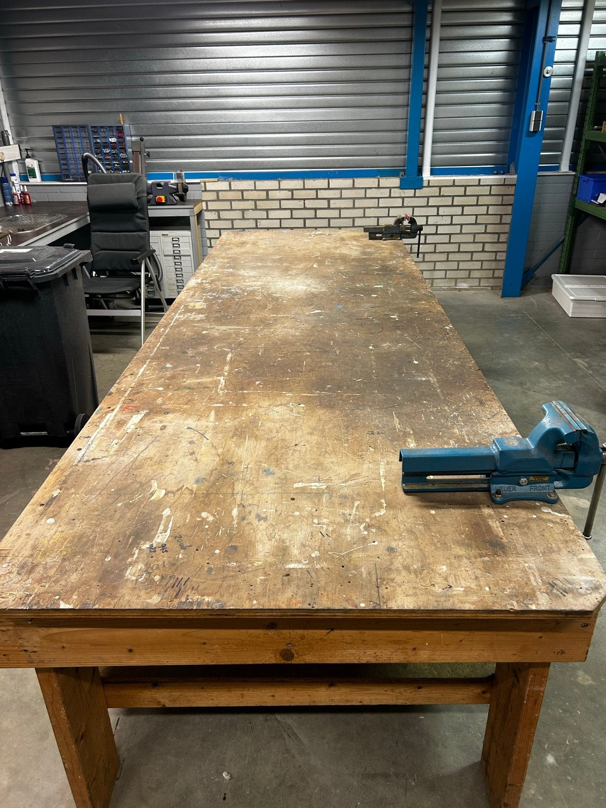 Robuuste werkbank met bankschroeven en lades, Ophalen, Gebruikt, 170 cm of meer, Bankschroef